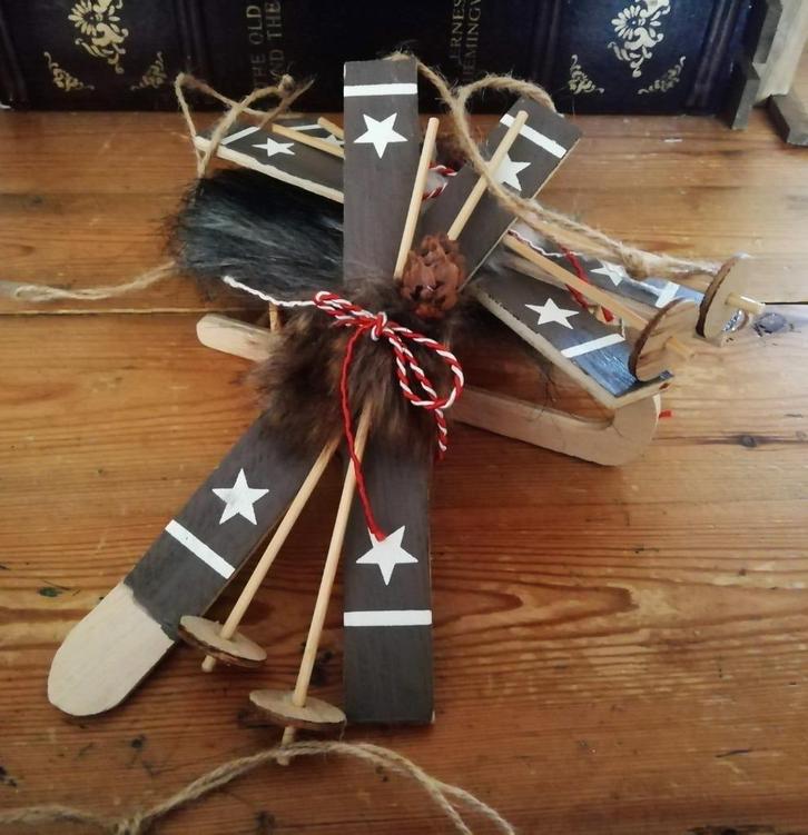 Diverse kerstspulletjes hout slee ski's voor in de boom, Antiek en Kunst, Curiosa en Brocante, Ophalen of Verzenden