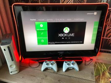 Xbox 360 met 2 controllers en accessoires beschikbaar voor biedingen