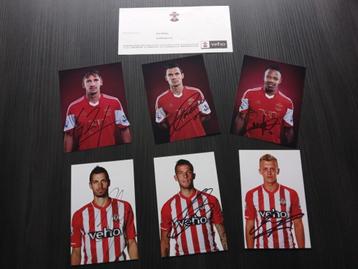 Gesigneerde 2014-2015 spelerskaarten van Southampton FC beschikbaar voor biedingen