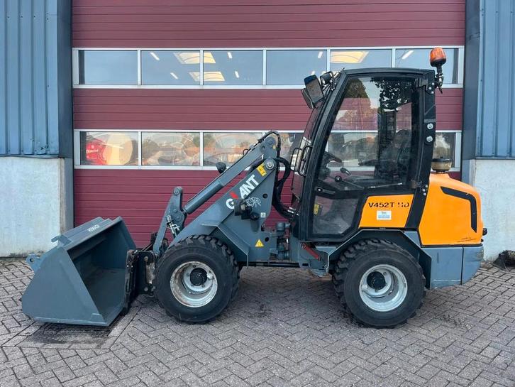 Giant V 452 T HD met kenteken en cabine (bj 2010), Zakelijke goederen, Machines en Bouw | Kranen en Graafmachines, Wiellader of Shovel