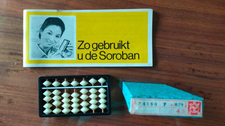Japans telraam Soroban 9x5 cm met instructies, Diversen, Rekenmachines, Gebruikt, Ophalen of Verzenden