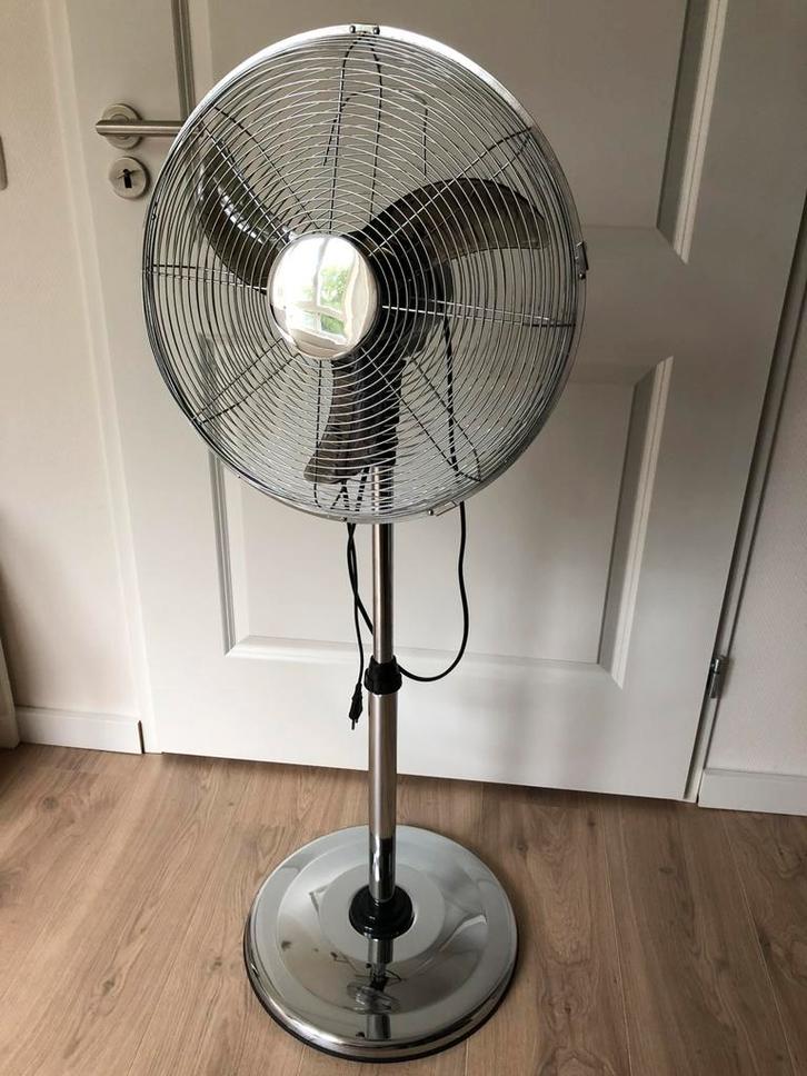 ZGAN staande ventilator (in hoogte verstelbaar) chroom kleur, Witgoed en Apparatuur, Ventilatoren, Zo goed als nieuw, Statiefventilator