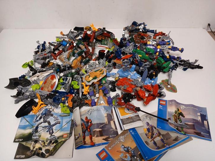 Lego bionicle en knights partij met diverse boekjes, Kinderen en Baby's, Speelgoed | Duplo en Lego, Gebruikt, Ophalen of Verzenden