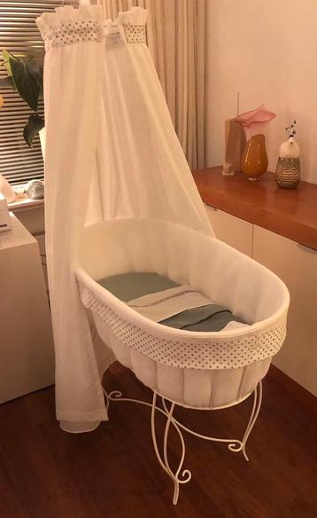 Brocante wieg beschikbaar voor biedingen