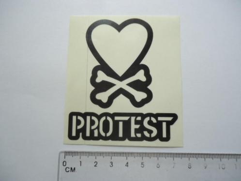 sticker PROTEST LOGO hart love piraat peace vrede -, Verzamelen, Stickers, Zo goed als nieuw, Bedrijf of Vereniging, Verzenden