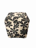 Vierkante poef met zwarte bloemen 36/36/41, Minder dan 50 cm, Gebruikt, Etten-Leur, Vierkant