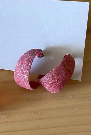 mooie vintage Creolen oorbellen, roze /rood met glitter beschikbaar voor biedingen