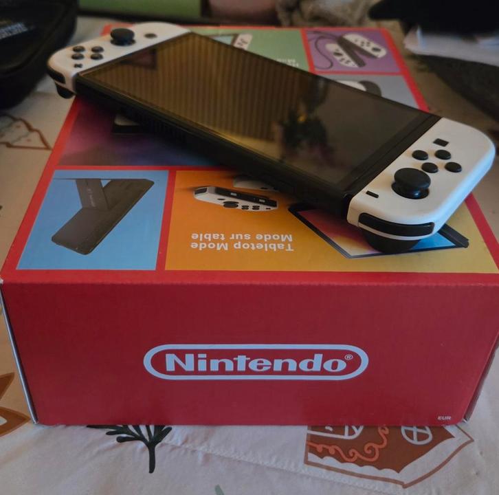 Nintendo switch oled, Spelcomputers en Games, Spelcomputers | Nintendo Switch, Zo goed als nieuw, Switch OLED, Met 3 controllers of meer