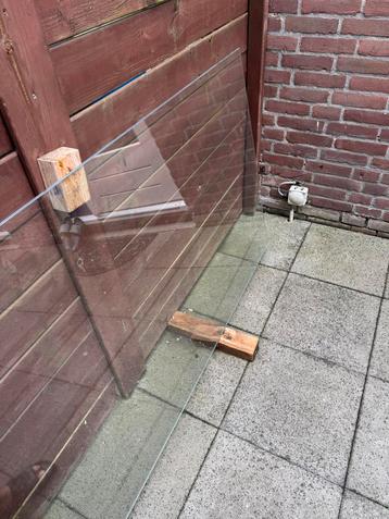 Getemperd Glas (geslepen zijkanten) beschikbaar voor biedingen