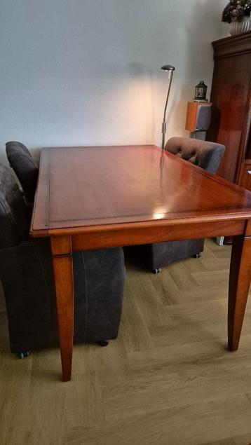 Eettafel (Kersenhout) met 4 stoelen  beschikbaar voor biedingen