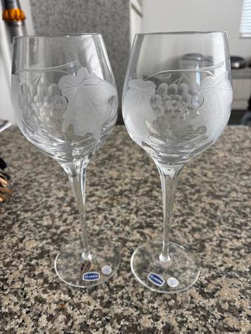 Antieke Bohemia Crystal wijnglazen met Druivenmotief beschikbaar voor biedingen