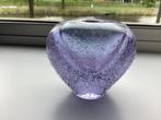 Hele mooie lila vaas, van zweedse glaskunstenaar, Ophalen of Verzenden