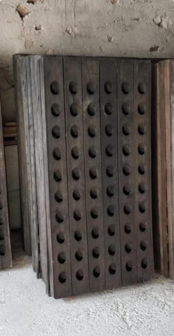 Champagne pupitres  beschikbaar voor biedingen