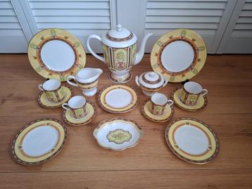 KOFFIESERVIES van Royal Worcester "VERSAILLES" BoneChina beschikbaar voor biedingen