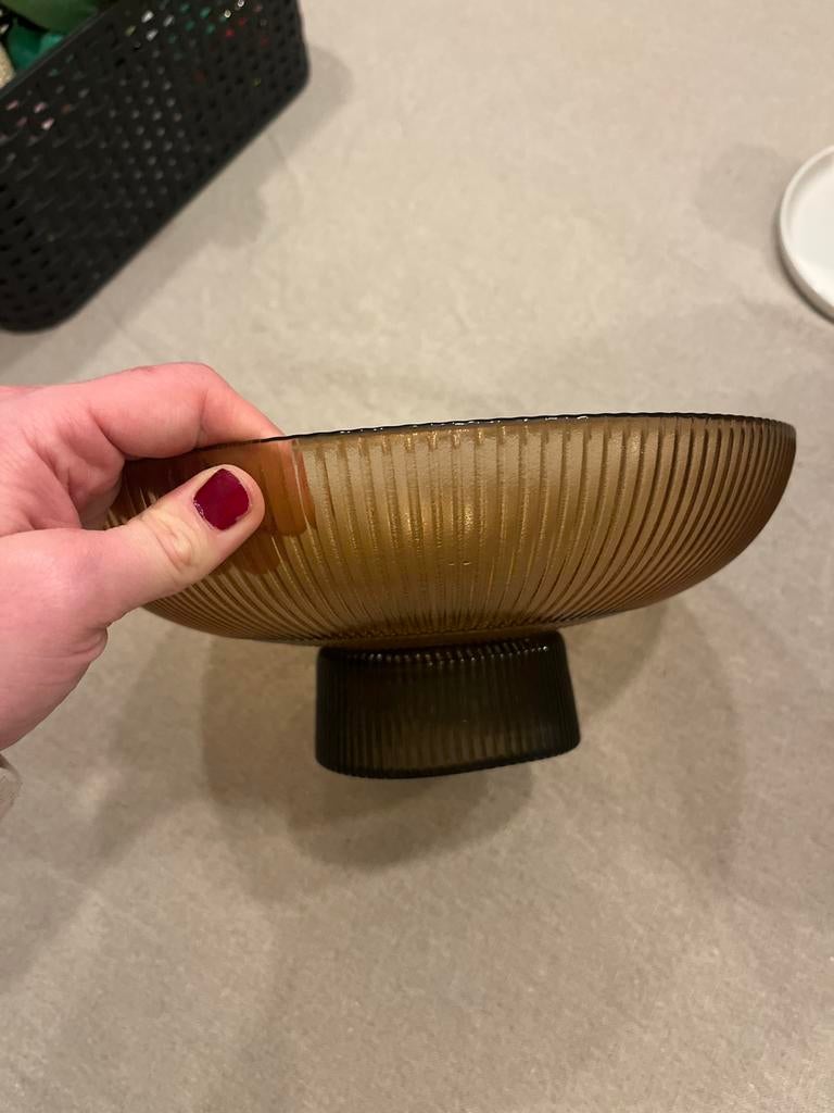 Mooie glazen schaal op voet, Huis en Inrichting, Woonaccessoires | Schalen en Manden, Schaal, Rond, Ophalen of Verzenden, Glas