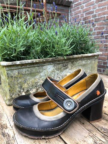 Geweldige leren retro-stijl ART Mary-Janes Mt 41 beschikbaar voor biedingen