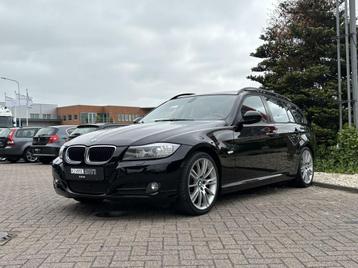 BMW 3-serie Touring 320i High Executive AUT, Pano, Leer! beschikbaar voor biedingen