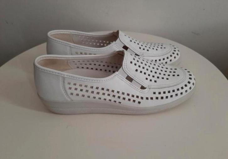 Dames instappers van NATURLÄUFER mt 39. 2e item=halve prijs, Kleding | Dames, Schoenen, Gedragen, Instappers, Wit, Ophalen of Verzenden