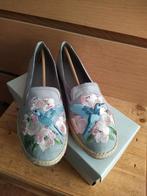 Leuke instappers. Met geborduurde vogels en bloemen. Maat 40, Kleding | Dames, Ophalen of Verzenden, Zo goed als nieuw, Grijs