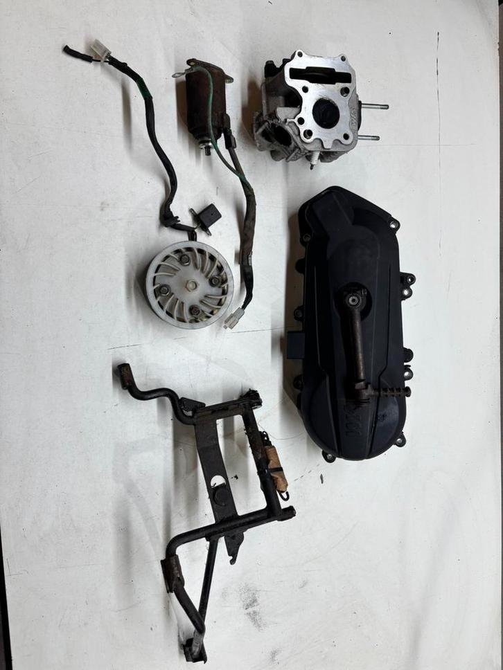 Veel onderdelen Sym Mio 2013 snor 10k, Fietsen en Brommers, Brommeronderdelen | Scooters, Gebruikt, SYM, Kap, Ophalen of Verzenden