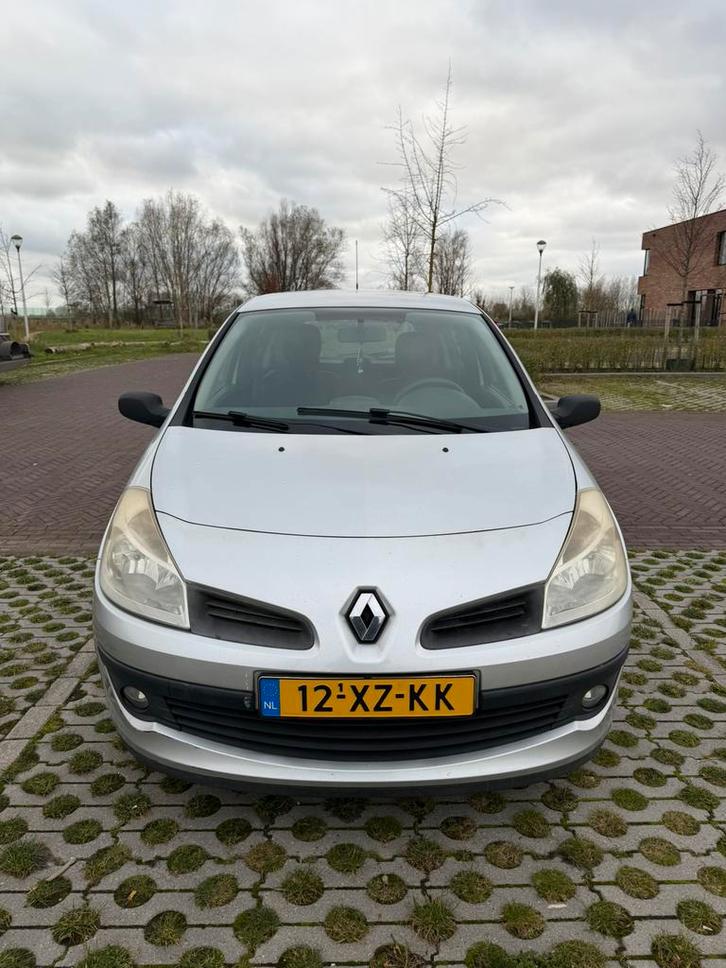Renault Clio 1.2 16V 75 pk 3D 2007 Grijs, Auto's, Renault, Particulier, Benzine, B, Hatchback, Handgeschakeld, Origineel Nederlands
