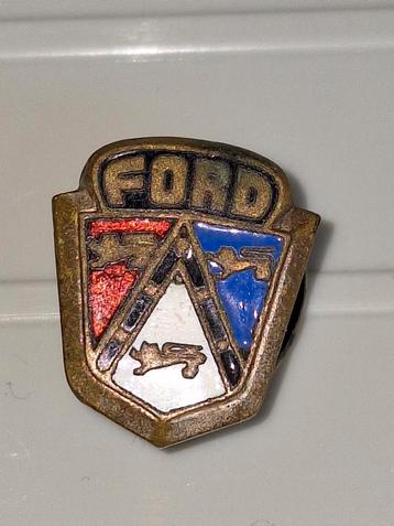 Vintage Ford-embleem met revers-knop beschikbaar voor biedingen