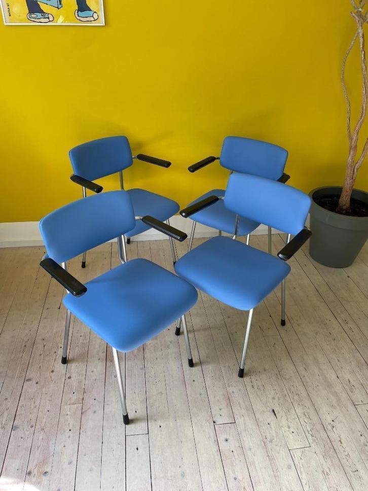 4x Gispen 1235 door André Cordemeijer, Huis en Inrichting, Stoelen, Zo goed als nieuw, Vier, Metaal, Blauw, Ophalen