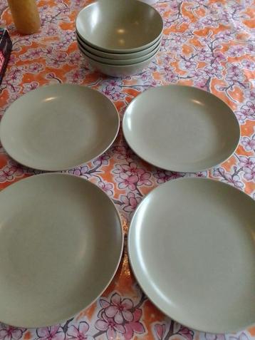 Ikea servies groen - 4 schaaltjes en 4 borden beschikbaar voor biedingen