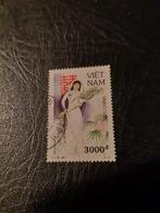 Vietnam Postzegel - Vrouw in traditionele kleding, Ophalen of Verzenden, Gestempeld