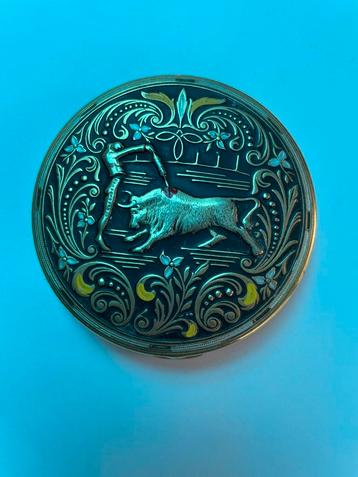 Vintage poederdoos stier beschikbaar voor biedingen