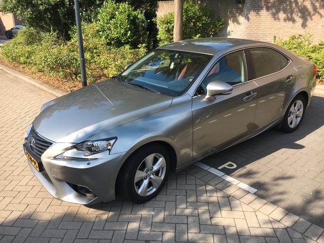 Lexus IS 300H 2.5 Hybrid CVT 2015 Beige Metallic, Auto's, Lexus, Particulier, IS, ABS, Airbags, Airconditioning, Alarm, Centrale vergrendeling