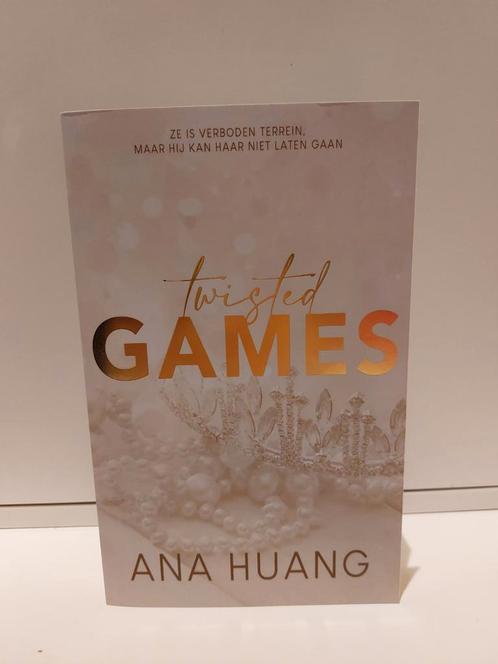 Twisted Games NL - Ana Huang, Boeken, Taal | Engels, Zo goed als nieuw, Ophalen