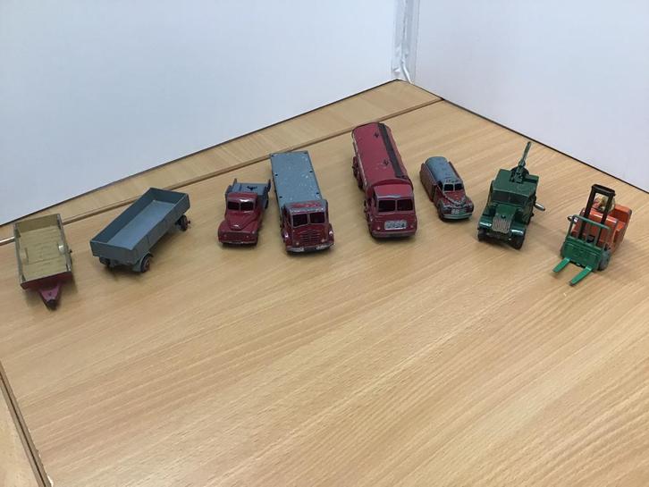Dinky supertoys autotjes 7 stuks, Hobby en Vrije tijd, Modelauto's | 1:87, Zo goed als nieuw, Auto, Matchbox, Ophalen