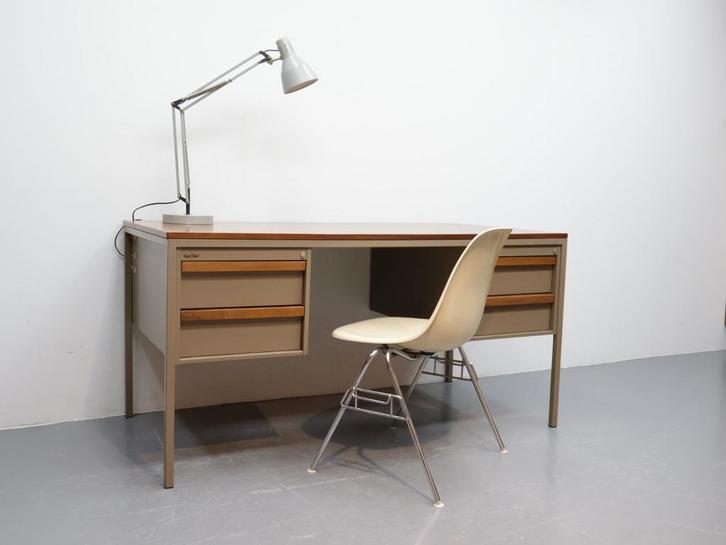 Vintage bureau | Industrieel | Coen de Vries | Emmein, Huis en Inrichting, Bureaus, Gebruikt, Bureau, Ophalen