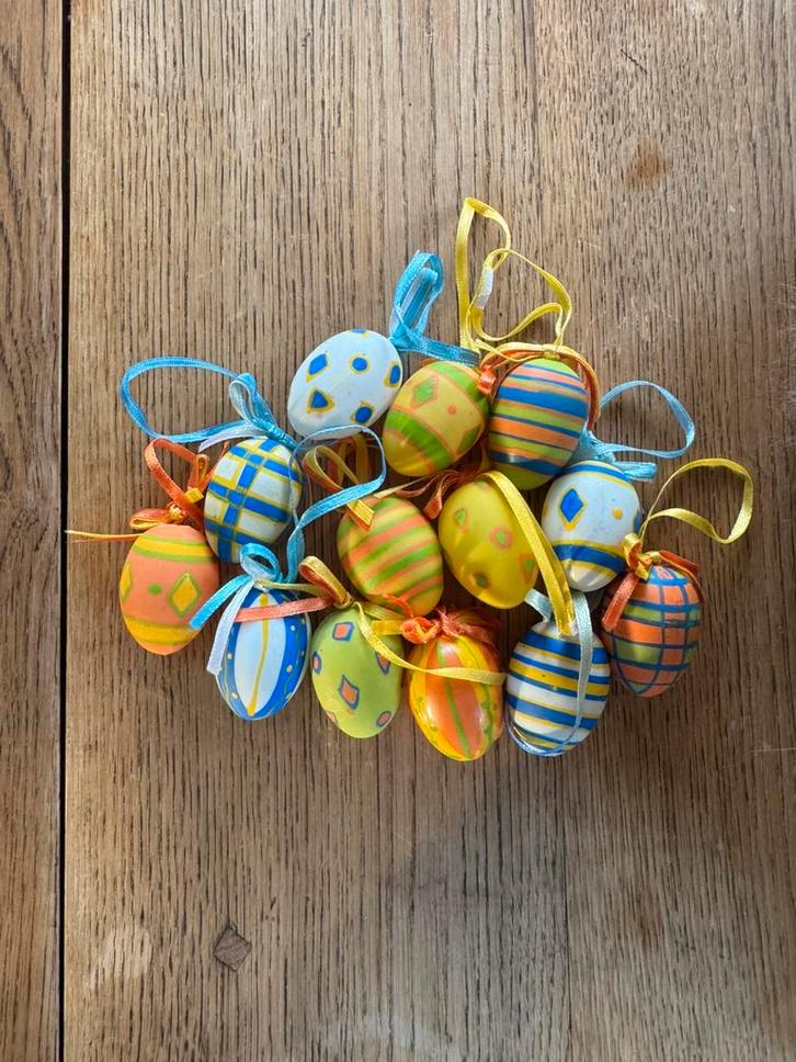 Dertien plastic paaseieren, Diversen, Pasen, Gebruikt, Ophalen of Verzenden