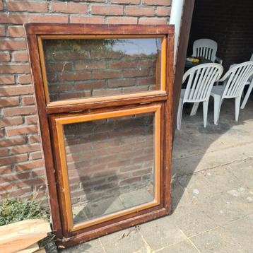 Houten Kozijn met Kiepraam - Hart Hout, Goede Staat beschikbaar voor biedingen