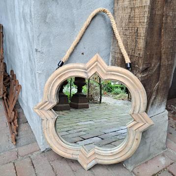 Mooie spiegel aan touw met houten lijst *Etage3*