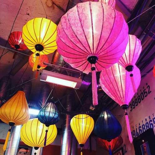 Kroonluchter van lampionnen als blikvanger in huis, entree, Huis en Inrichting, Lampen | Kroonluchters, Nieuw, Ophalen of Verzenden