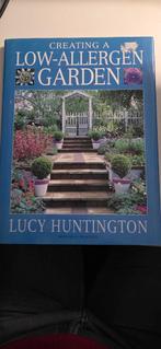 Low-allergeen tuinieren gids, Boeken, Ophalen of Verzenden, Zo goed als nieuw, Lucy Huntington, Tuinieren en Tuinplanten