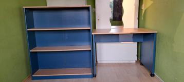 Buro & boekenkast beschikbaar voor biedingen
