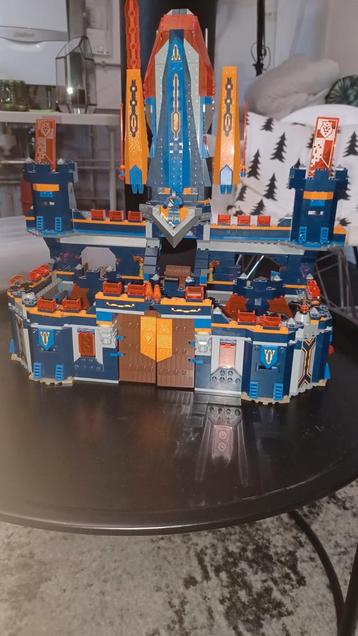 Enorm lego nexo knights kasteel beschikbaar voor biedingen