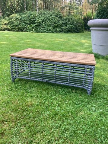 'Manfesto Furniture' outdoor lounge / salon tafel beschikbaar voor biedingen