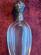 Antiek parfumflesje met zilveren dop, Antiek en Kunst, Antiek | Goud en Zilver, Ophalen of Verzenden
