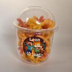 Traktatie beker met thema sticker naam, Hobby en Vrije tijd, Feestartikelen, Ophalen of Verzenden, Zo goed als nieuw, Versiering