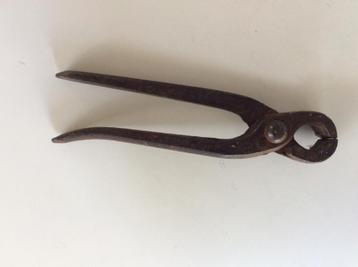 oude schoenmakerstang met ergonomisch handvat beschikbaar voor biedingen