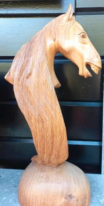 houten sculptuur paardenhoofd  beschikbaar voor biedingen