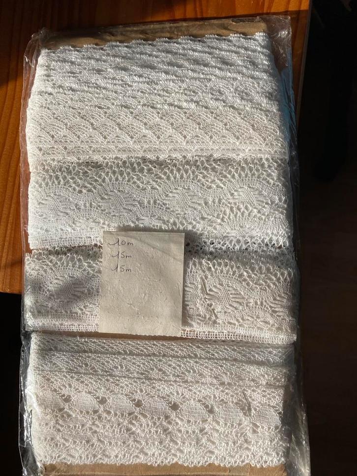 Meters Prachtige oude Kant en kleedje, Antiek en Kunst, Curiosa en Brocante, Ophalen