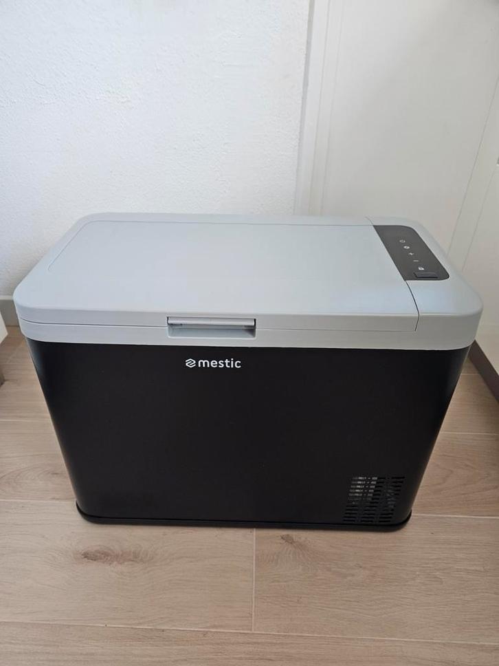 Mestic compres. koelbox MCC 35  1x gebruikt zgan aangeboden, Caravans en Kamperen, Kampeermeubelen, Ophalen