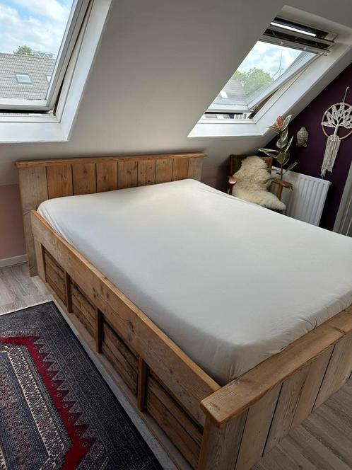 Steigerhouten bed met fruitkistjes, Huis en Inrichting, Slaapkamer | Bedden, Gebruikt, Tweepersoons, 160 cm, 200 cm, Steigerhout