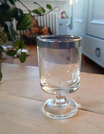 Vintage borrelglas - likeurglas - zilveren randje  beschikbaar voor biedingen